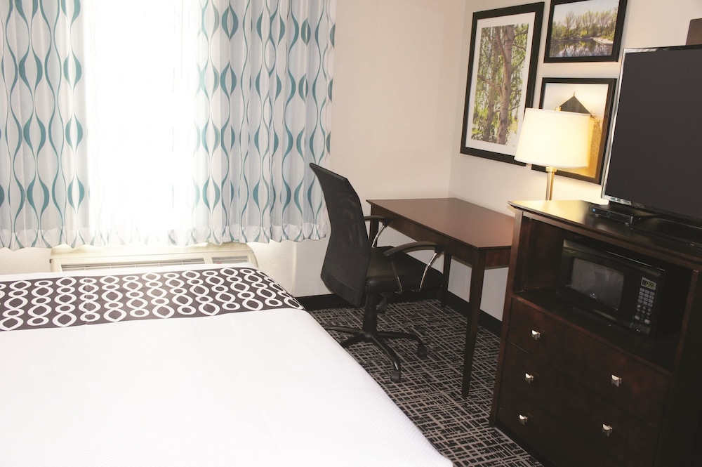 غرفة بسرير كينج لذوي الإعاقة، La Quinta Inn & Suites by Wyndham Denver Aurora Medical 6/6