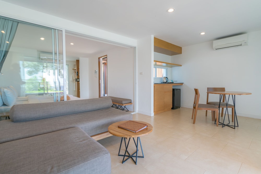 SEAnery Beach Resort 44/66