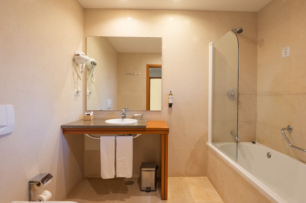 استوديو بانورامي بسريرين منفصلين بإطلالة على البحر بشرفة مع أريكة، Aparthotel Vila Luz 4/5