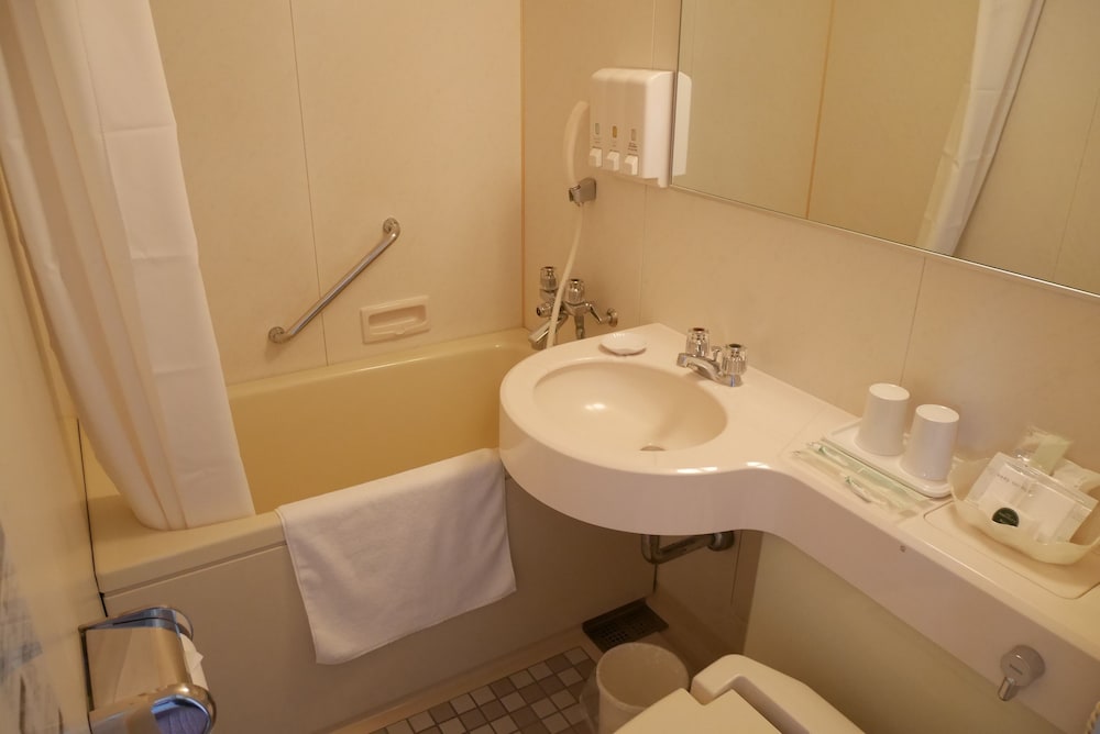 Yokohama Techno Tower Hotel Famiel 24/64