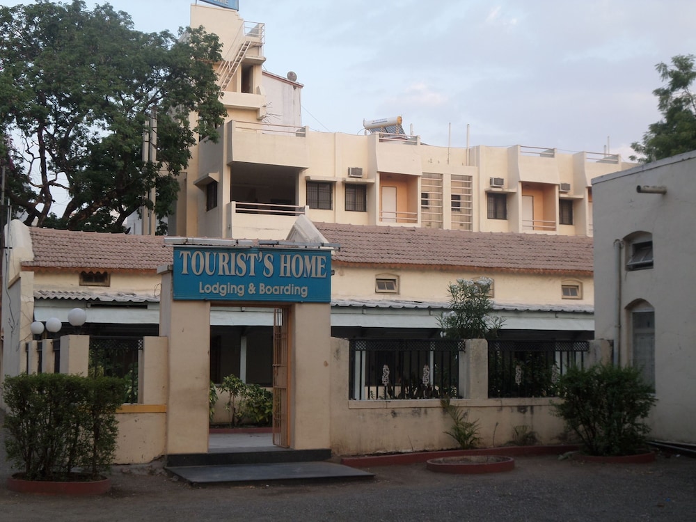 Tourist Home Lodging 1/36