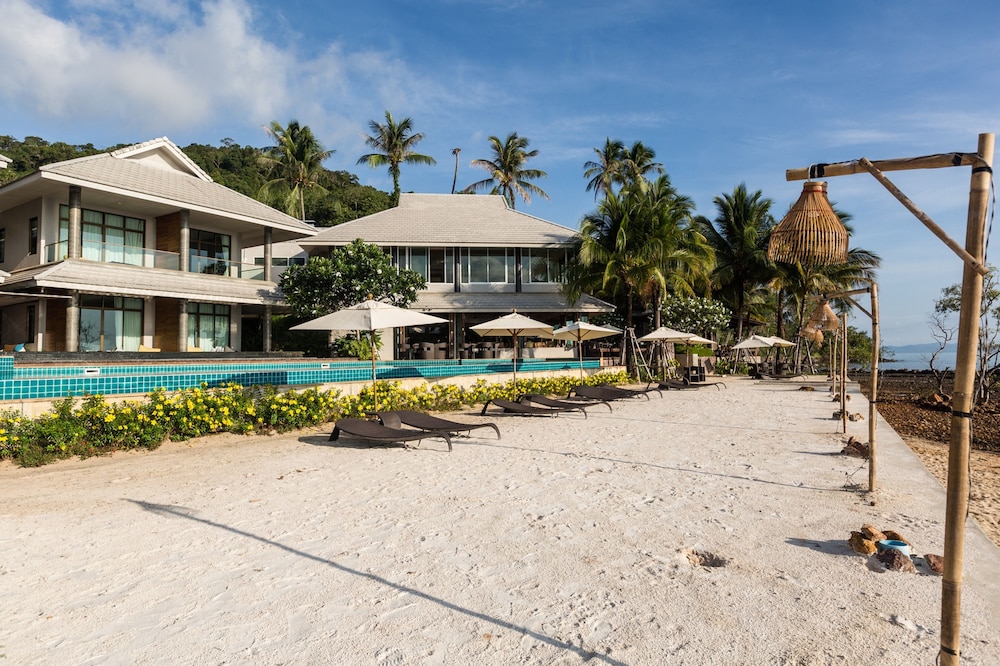NA TARA RESORT 48/50