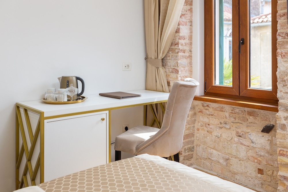 Le Premier Luxury Rooms 2/43