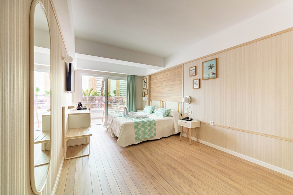 STANDARD, TWIN BEDS, POOL VIEW, ACCESSIBLE