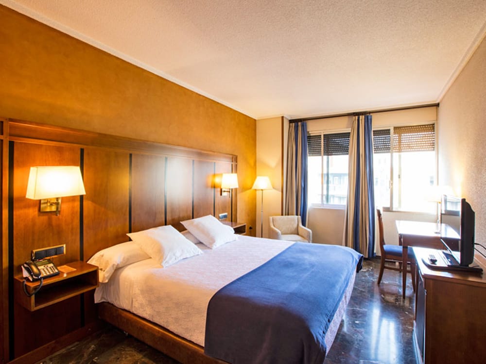 Hotel Condestable Iranzo 24/89