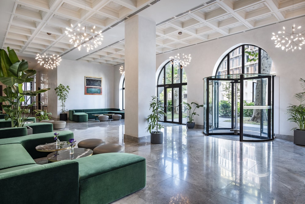 Tbilisi Philharmonic by Mercure Hotel 33/48