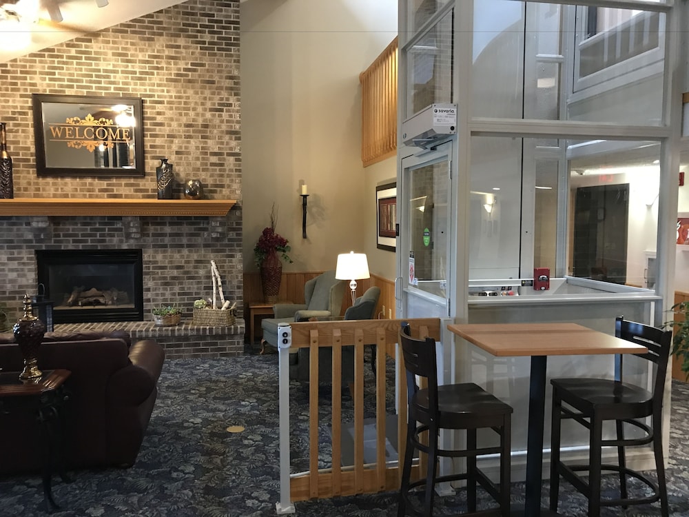 Fairbridge Inn Suites In Thorp Wi 34/47