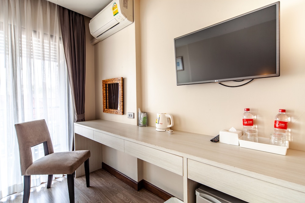Rung Aroon Hotel By Le Siri 30/50