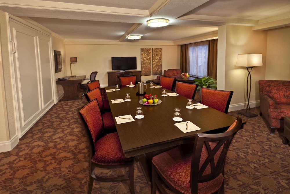 Rosen Plaza Hotel 58/68