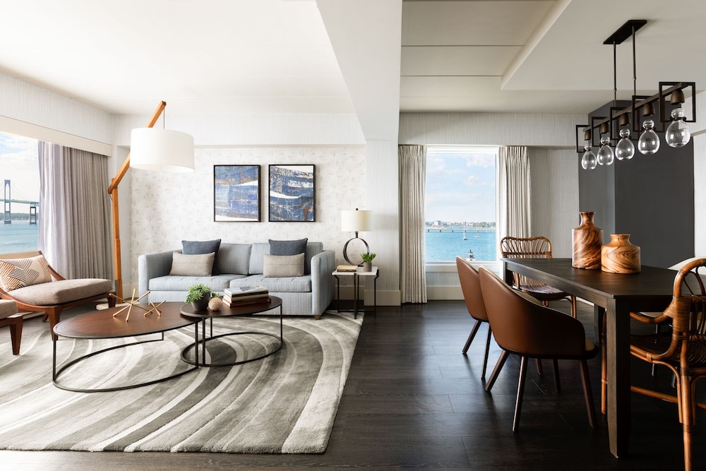 Newport Harbor Island Resort 40/66