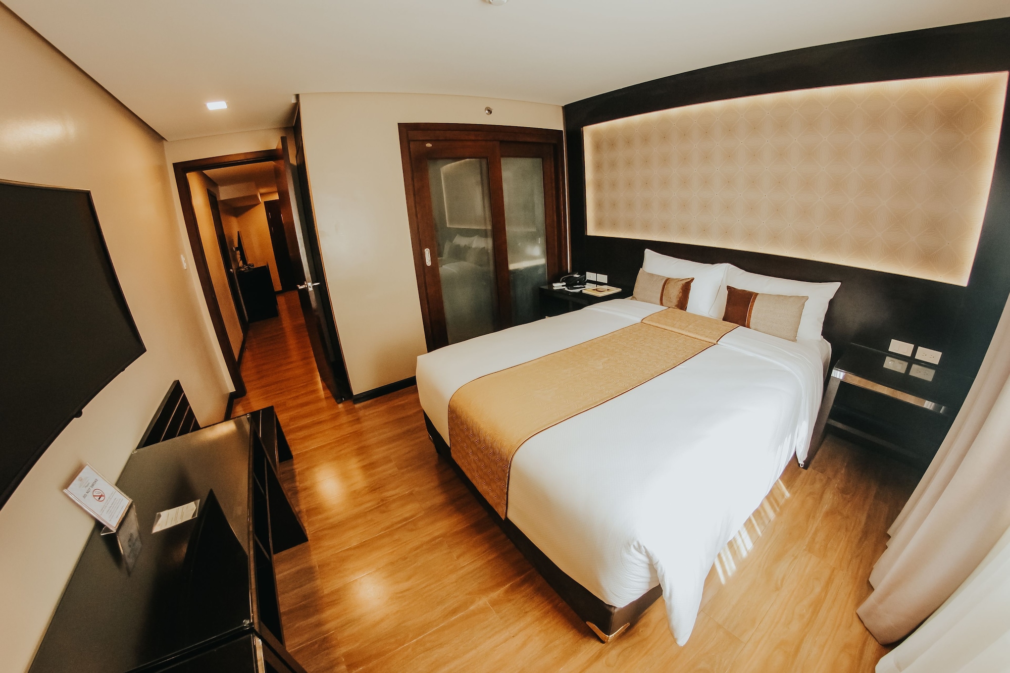 IMPERIAL, SUITE, QUEEN BED, WEST WING