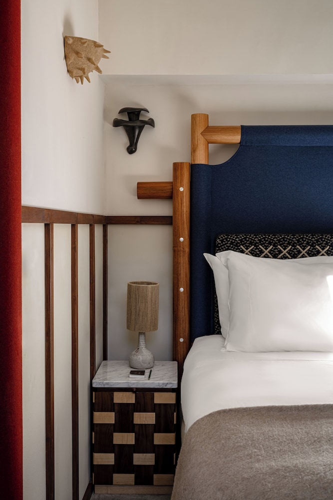 Suite, King Bed