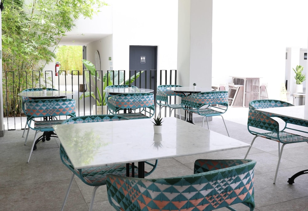 Bali Hotel Adults Only Isla Verde, a Trademark by Wyndham 53/62