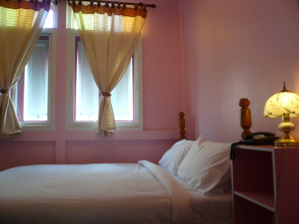 Samsen Sam Place Hotel 37/66