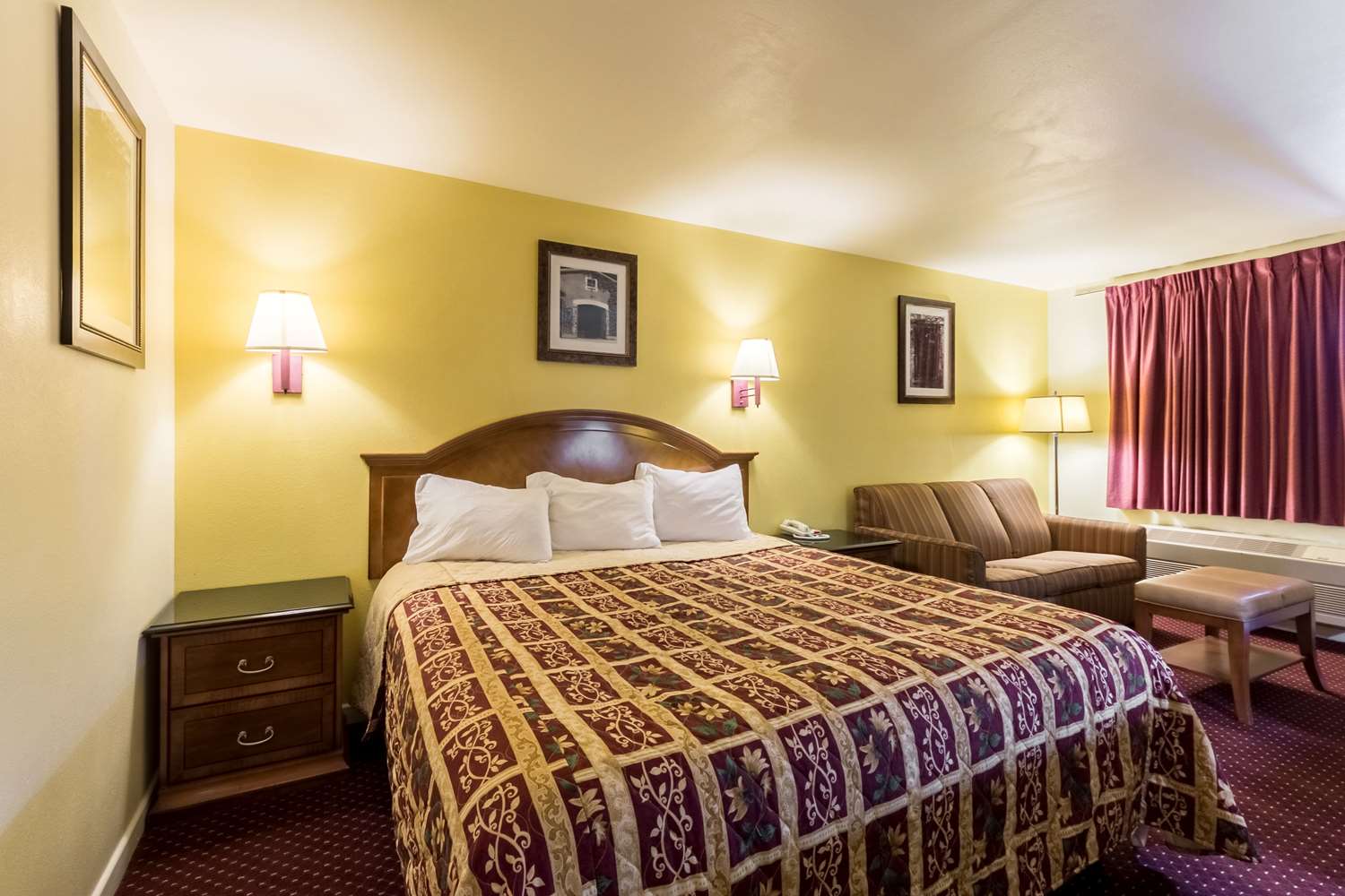 Hillview Inn At Six Flags Fiesta 11/35
