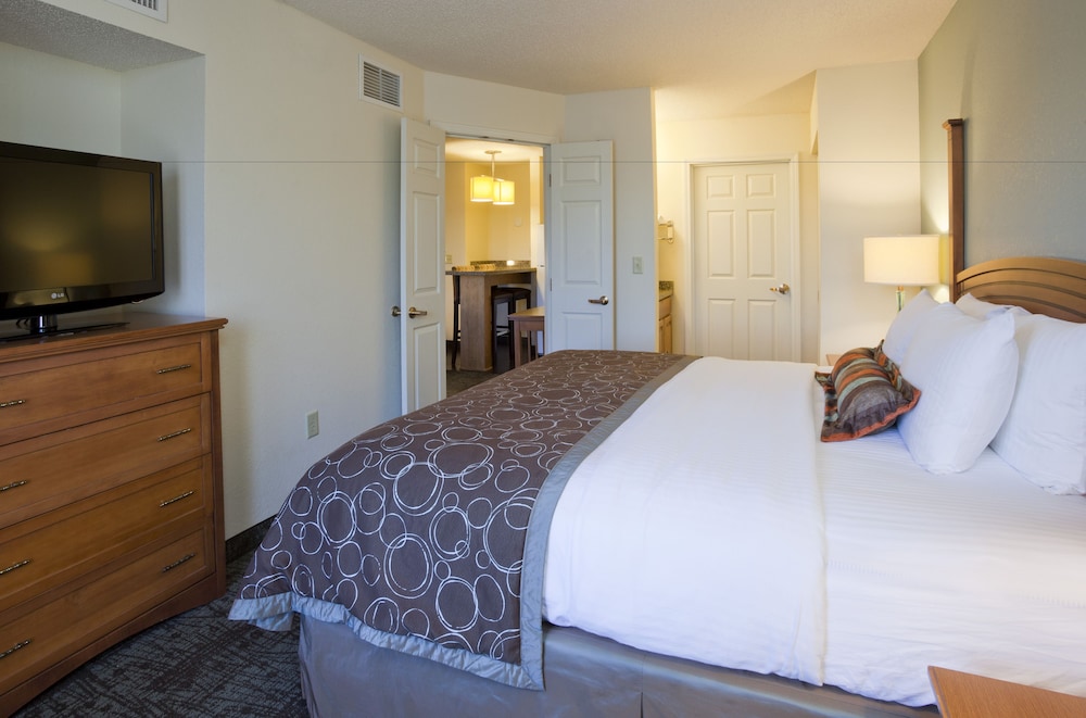 Candlewood Suites Eagan Arpt South - Mall Area, an IHG Hotel 16/68