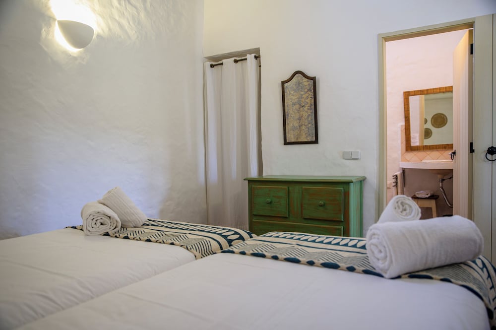 1 BEDROOM, COTTAGE