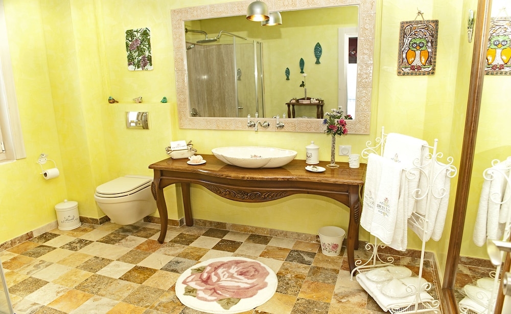 Swan Lake Boutique Hotel - Adults Only 12/67