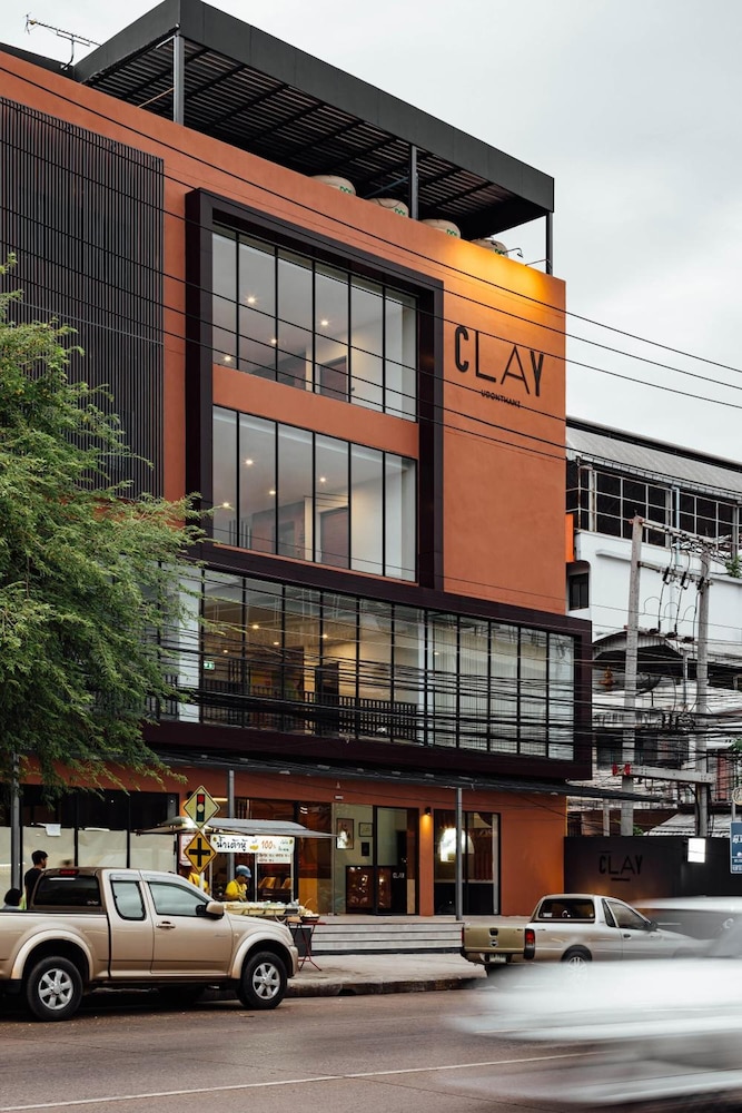 Clay Udonthani 23/28