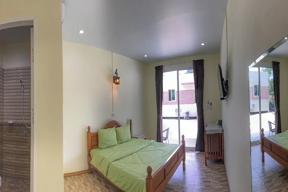 Pleai Ta Lea Resort Chaolao Beach 18/57