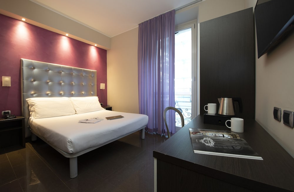 Hotel Five 14/51