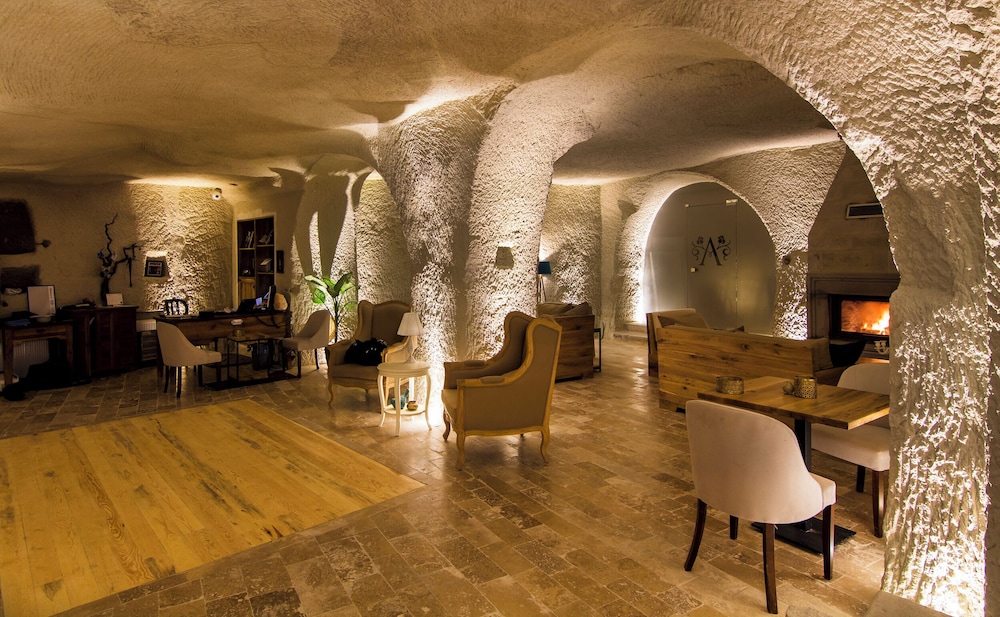 Azure Cave Suites 33/50
