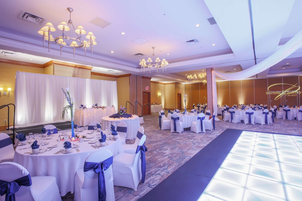 Doubletree By Hilton Hotel Rochester 59/80