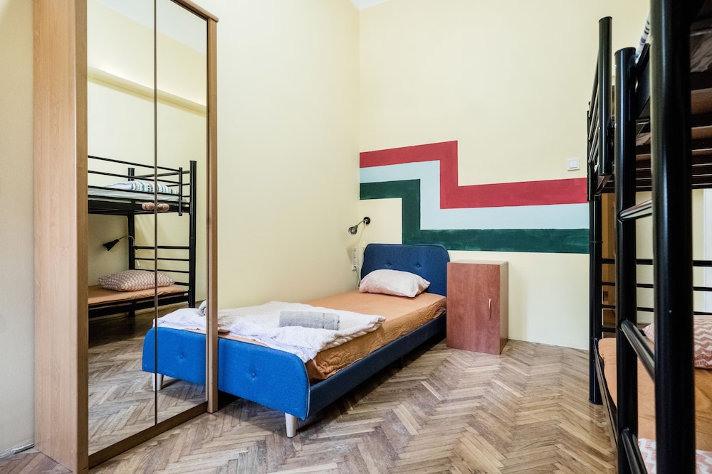 City, 2 Bunk Beds, Single Bed, Shared Bathroom