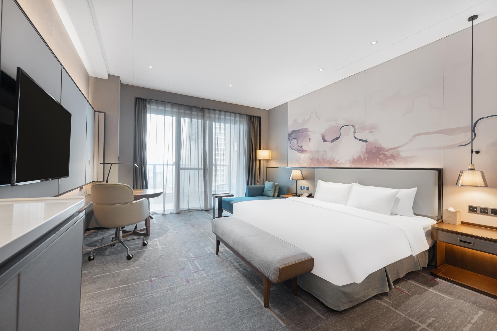 غرفة ديلوكس بسرير كينج بإطلالة على المدينة