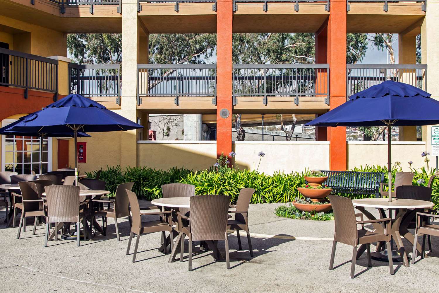 restaurant cafeteria