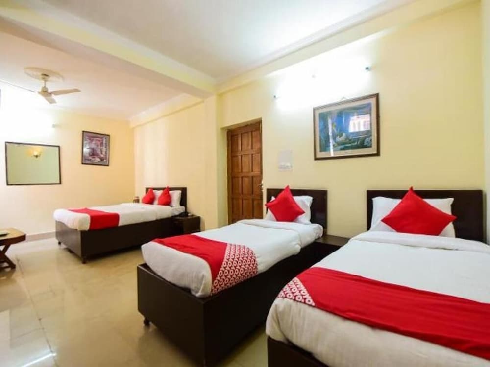 ANAND PALACE HOTEL 18/42