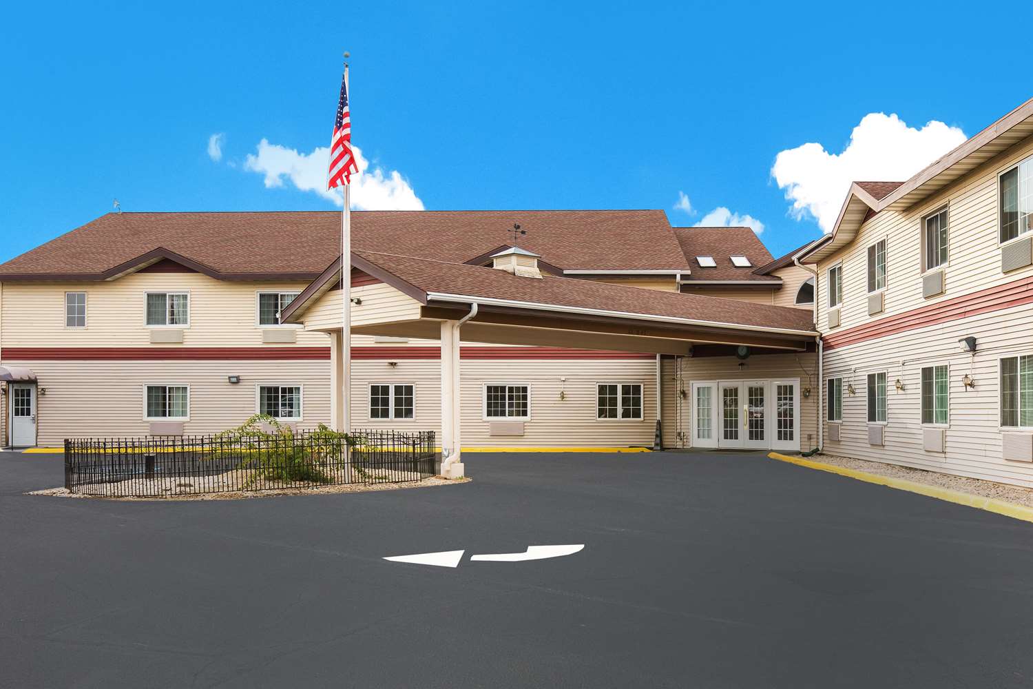 AmericInn by Wyndham Lake Mills 35/36