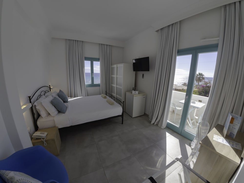 Amaryllis Beach Hotel 17/50