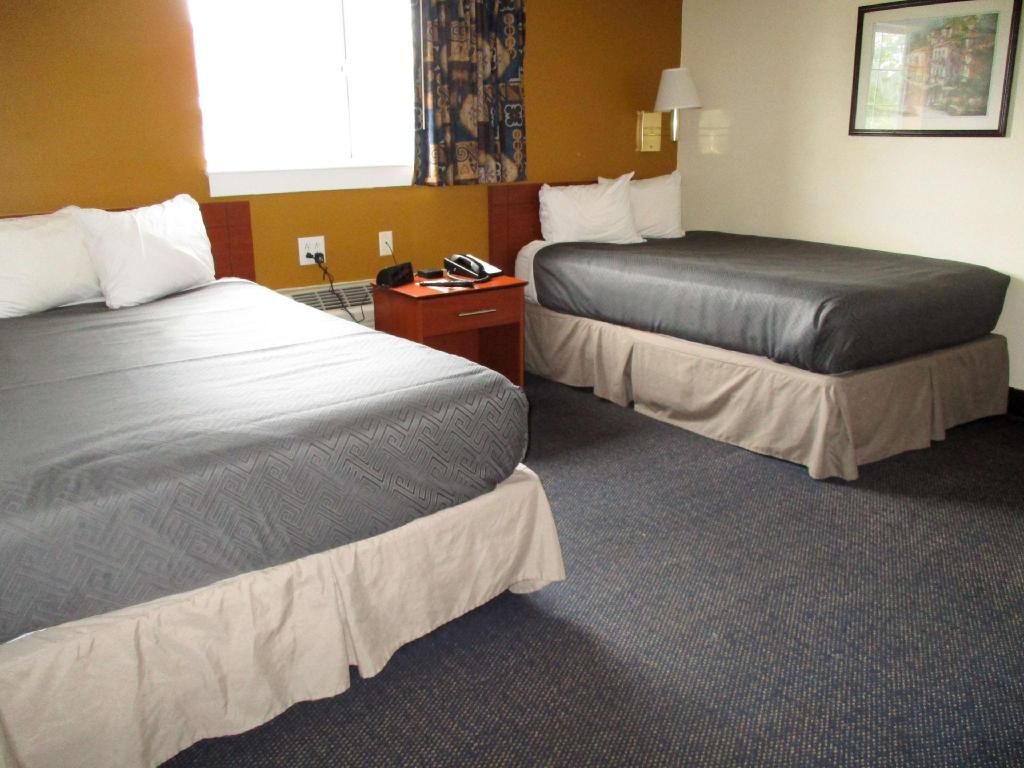 2 Full Beds - Non-Smoking