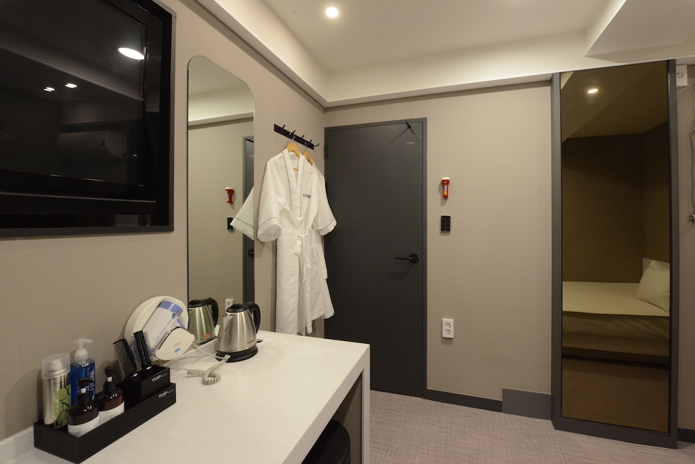 Top Motel 50/50