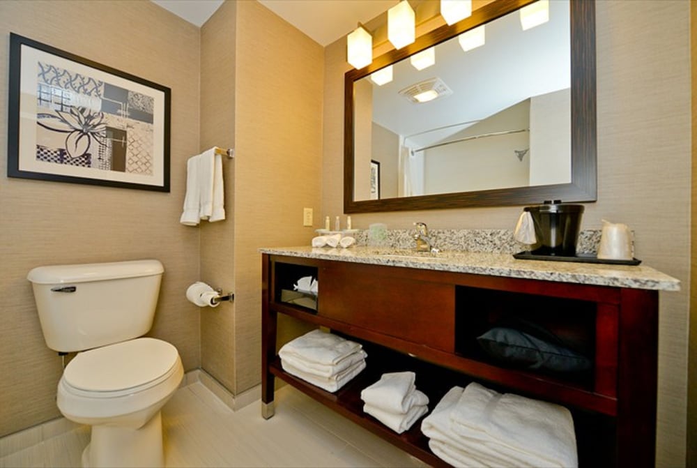 HOLIDAY INN EXPRESS CANANDAIGUA - FINGER LAKES 15/56