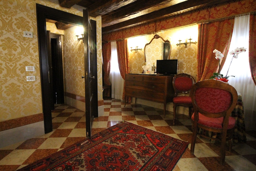 Hotel Palazzo Abadessa 39/50