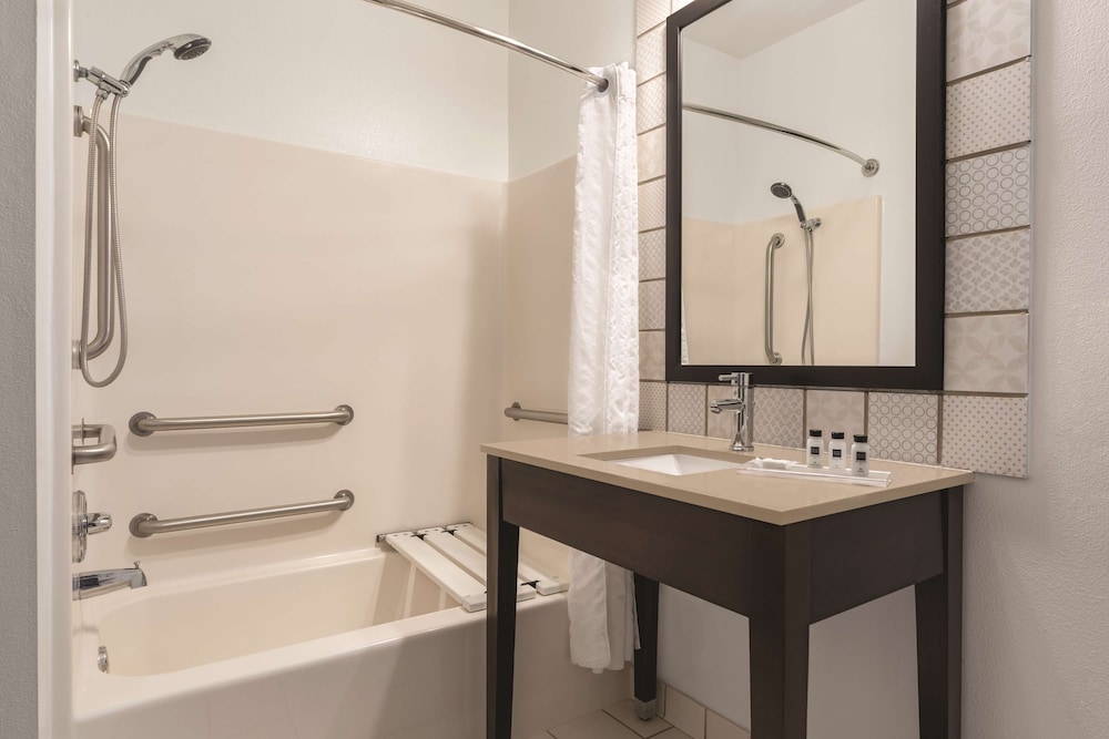Country Inn and Suites by Radisson Big Flats (Elmira) NY 38/38