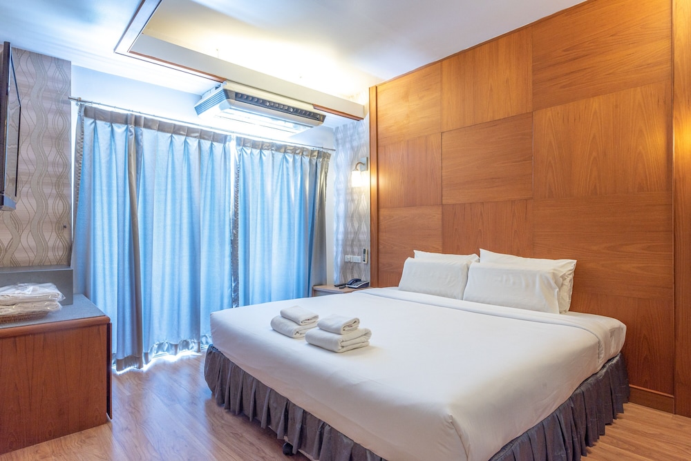 Nonthaburi Palace Hotel 24/66