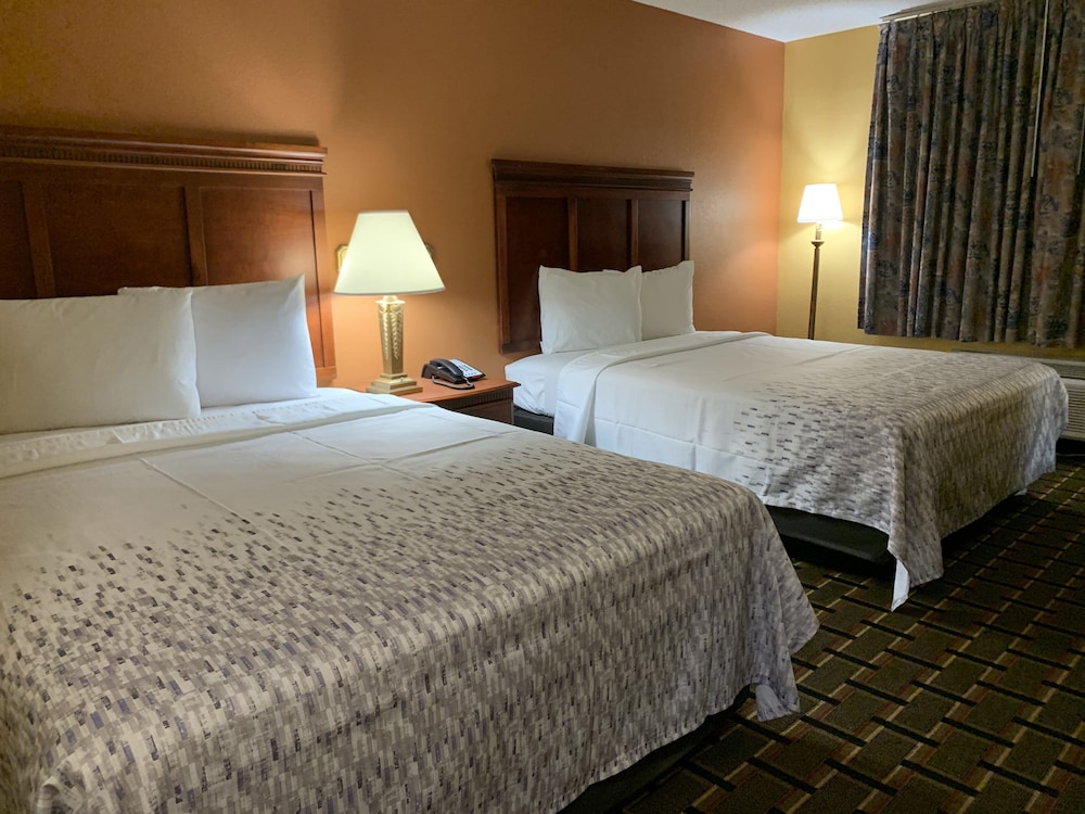 Hometown Inn Suites 19/51
