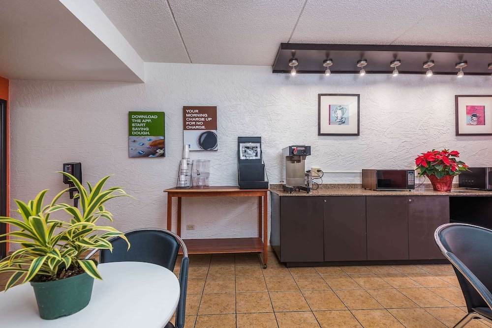 Motel6 Bridgeview, IL 44/64