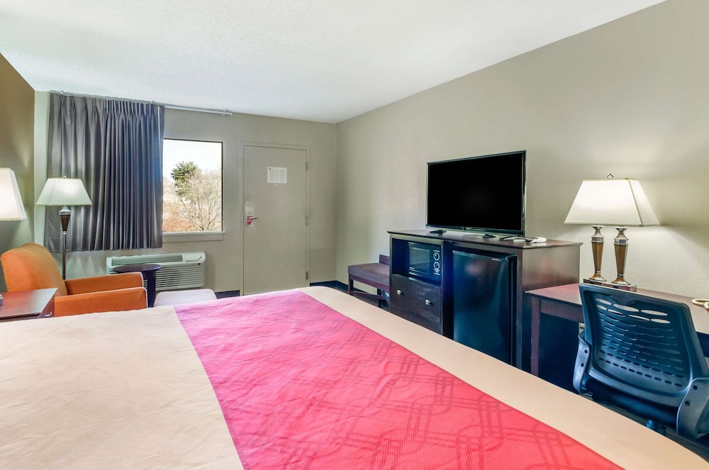 Econo Lodge Lynchburg, VA 16/50