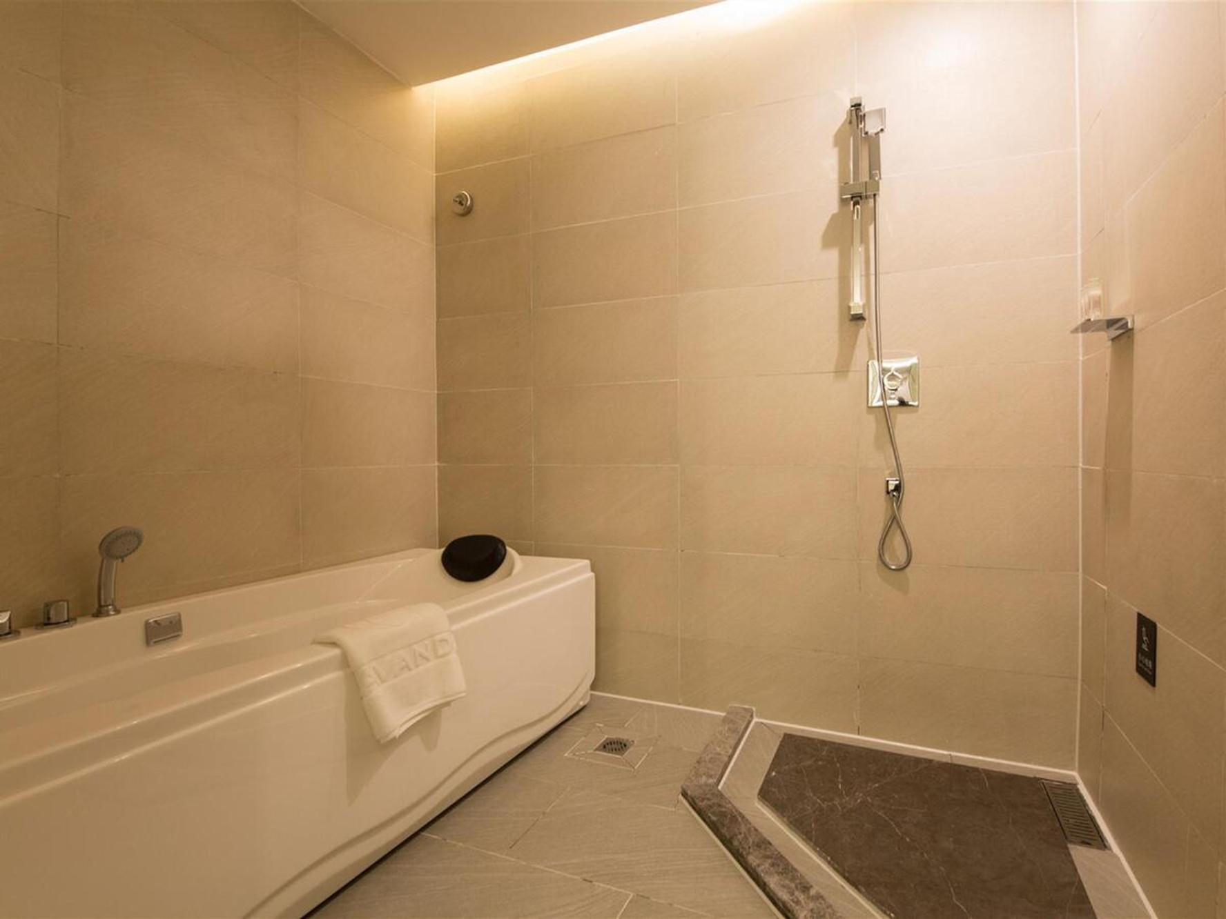 Lavande Hotels Chongqing (Qijiang Railway Station Mingyang Plaza) 54/54