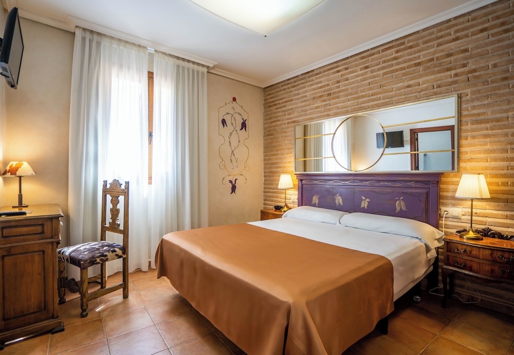 EL HOSTAL PUERTA BISAGRA. 14/60