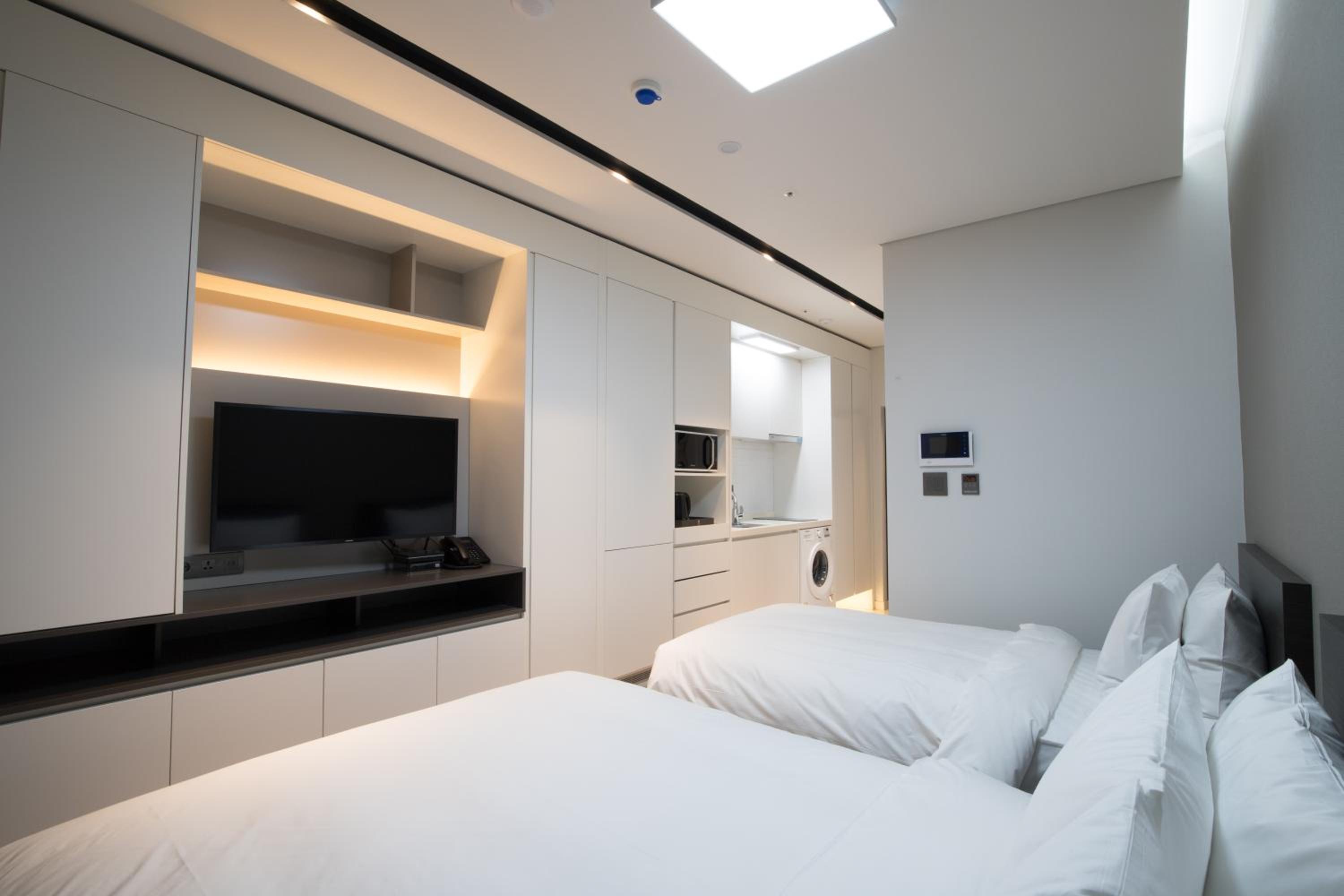 Deluxe, Twin Beds, Sea and Lake View