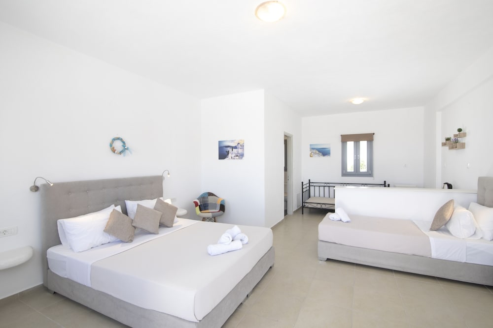 Thira S Dolphin Hotel 13/72