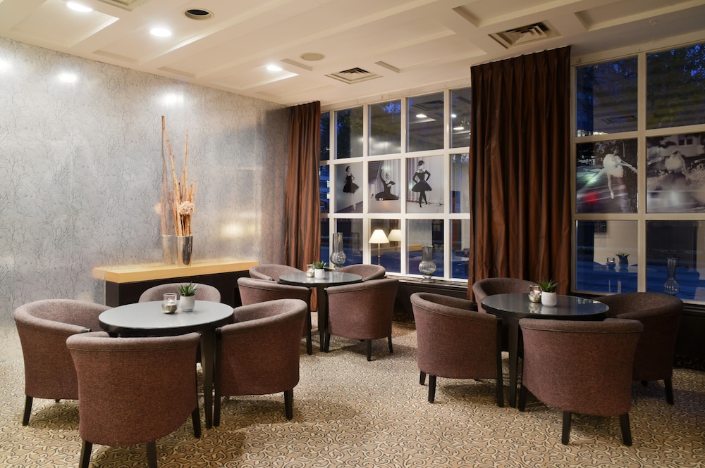 The Q - Quadro City Hotel 38/40