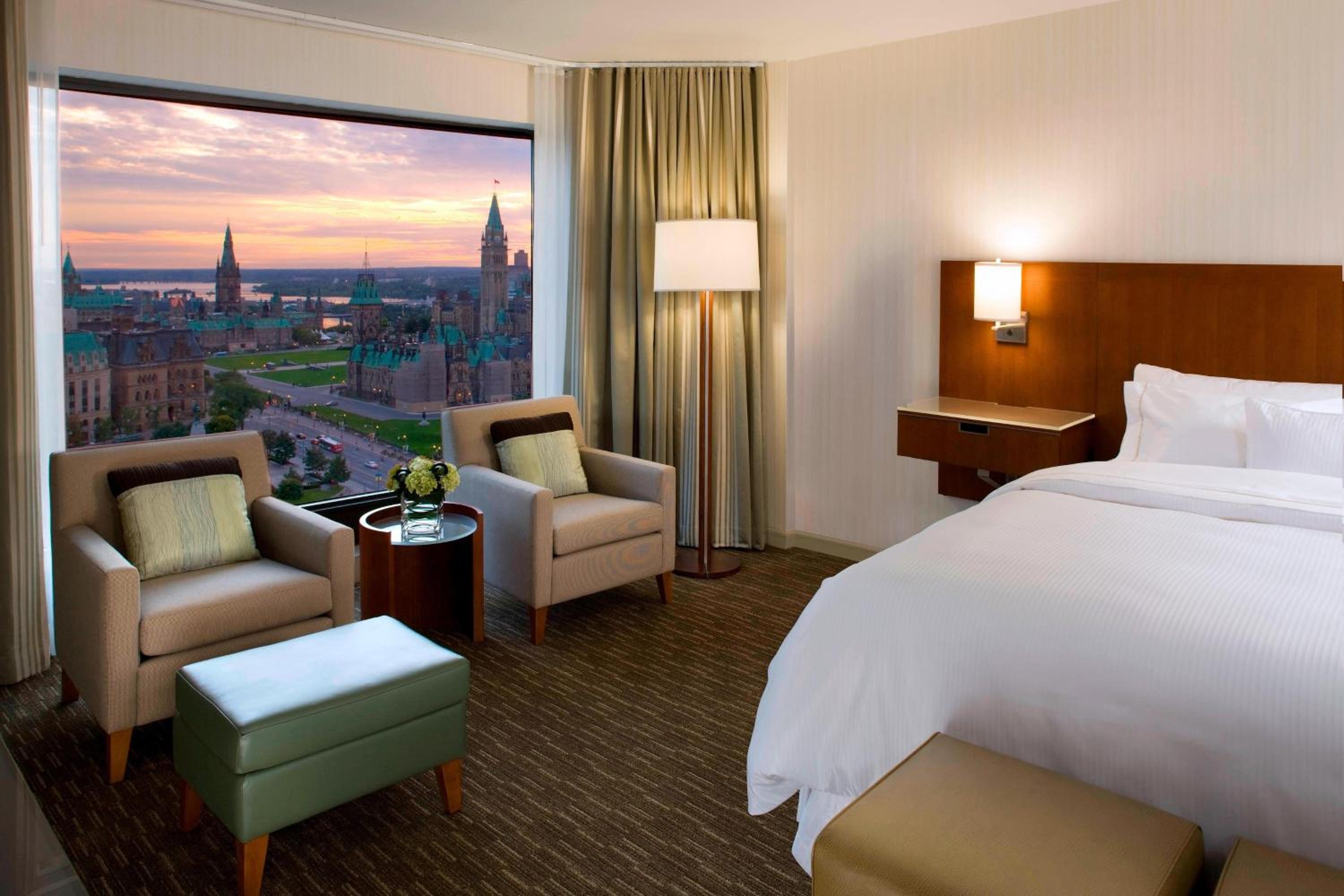 Guest Room, Deluxe, King Bed, Parliament View