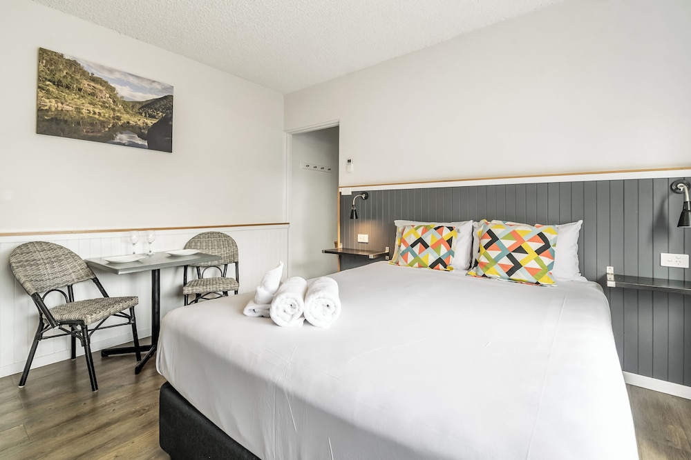 Compact, Queen Bed, Pet Friendly