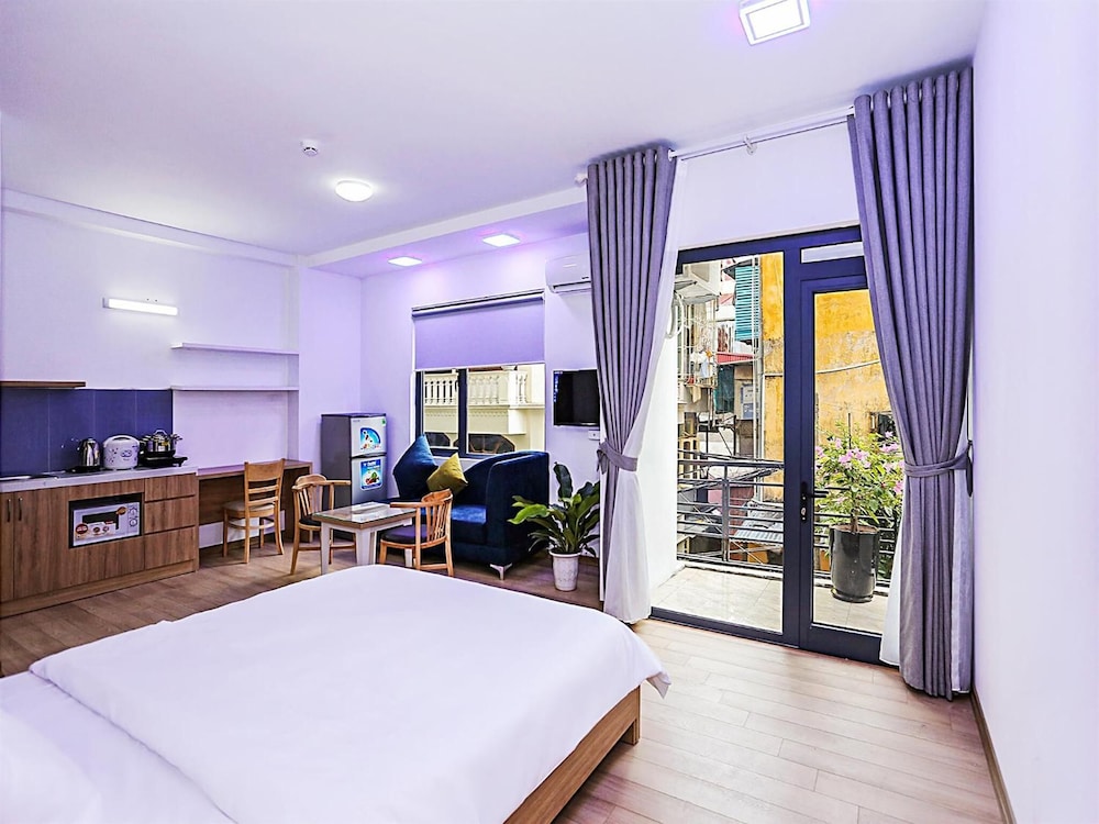 BUSINESS, STUDIO, BALCONY